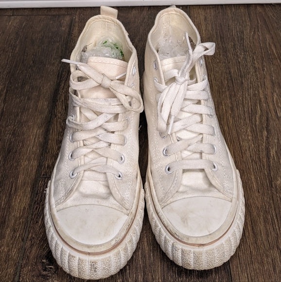 White canvas high tops cute bear applique EUC size 6.5 - Picture 4 of 8